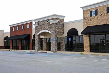 Why Restaurants and Retail Stores in Wilmington Need Regular Exterior Cleaning Thumbnail